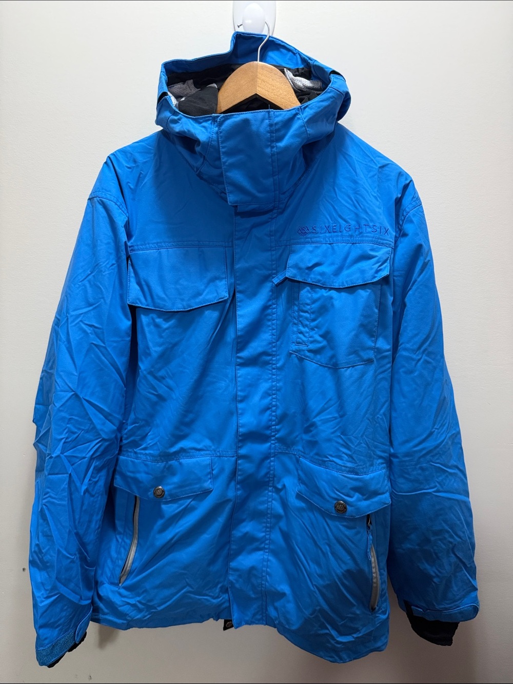 686 Men's Bright Blue Ski & Snowboard Jacket with Hood Size M 31x24